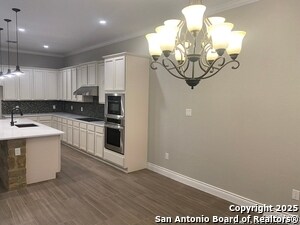 Building Photo - 4803 Viewcrest Rd