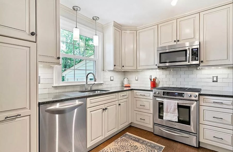 Kitchen - 10210 Epsilon Rd