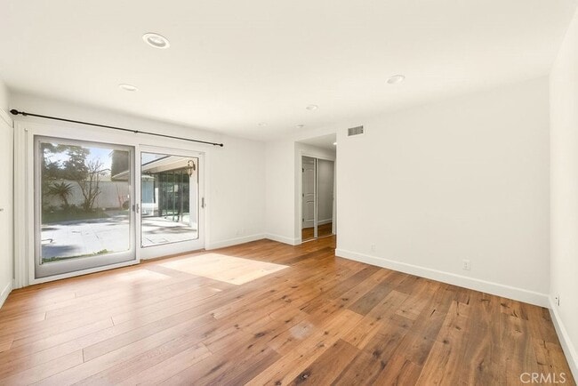 Building Photo - 2646 Basswood St