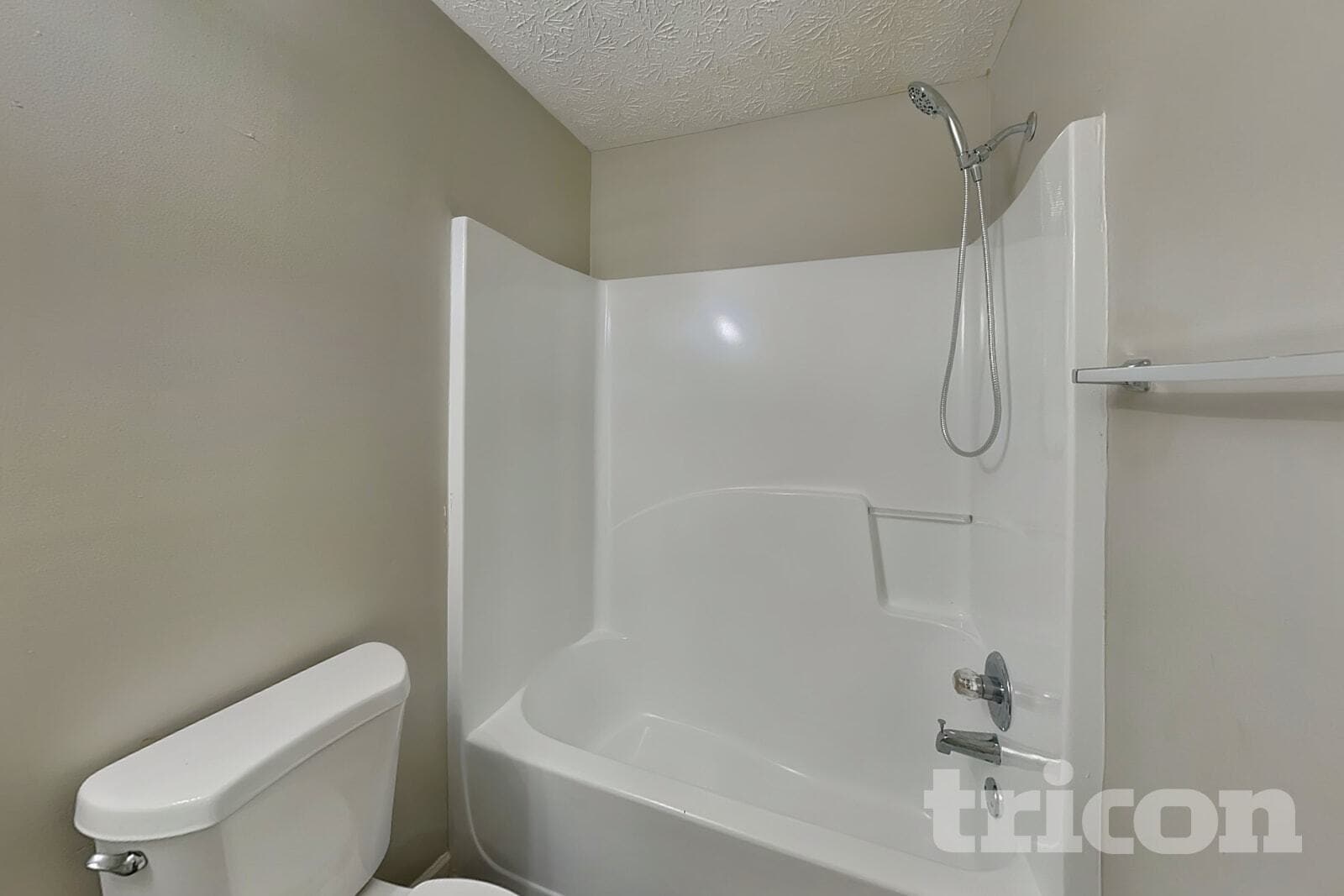 Building Photo - 261 Silver Ridge Dr