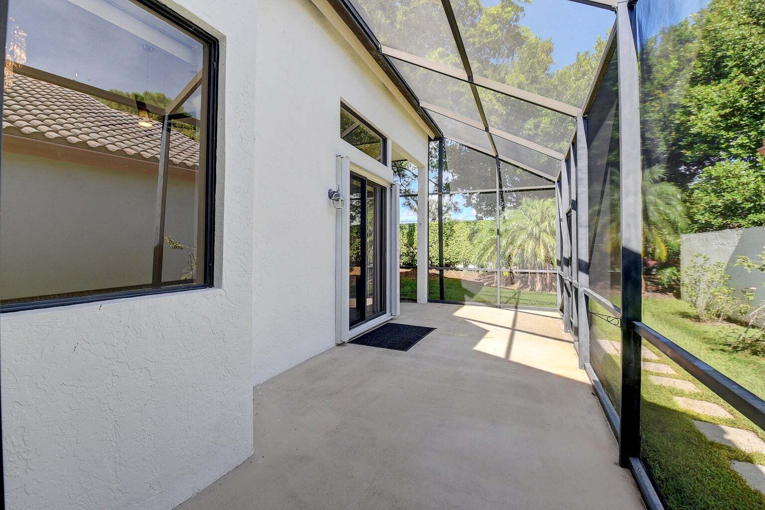 Building Photo - 10201 Lexington Lakes Blvd N
