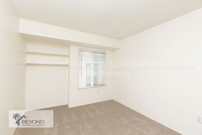 Building Photo - 1335 Caminito Septimo