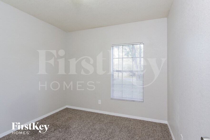 Building Photo - 3422 Renault Cir