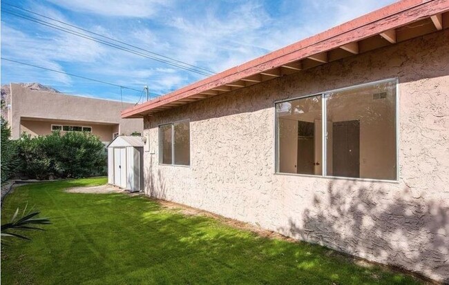 Building Photo - 54945 Avenida Obregon