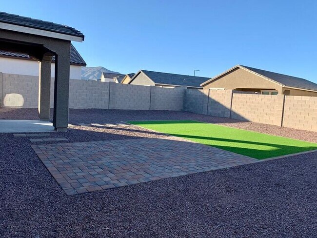 Building Photo - Home in Litchfield Park at Canyon Views! 5bd 3ba! Mountain Views!