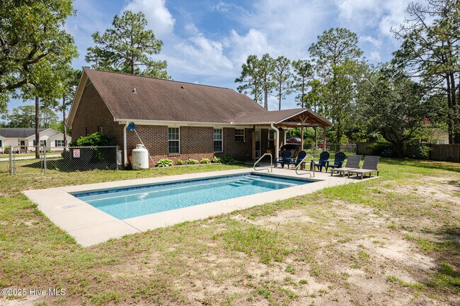 Building Photo - 316 Raye Dr