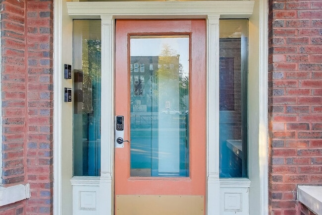 Building Photo - 1506 W Thome Ave