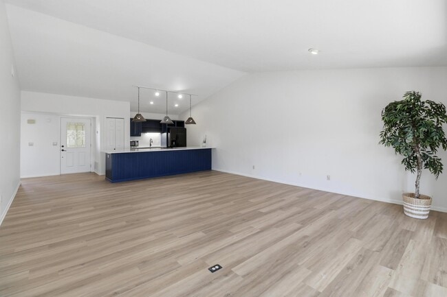 Building Photo - 100 Bay Point Dr