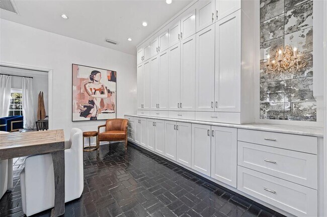 Building Photo - 3301 W Morrison Ave