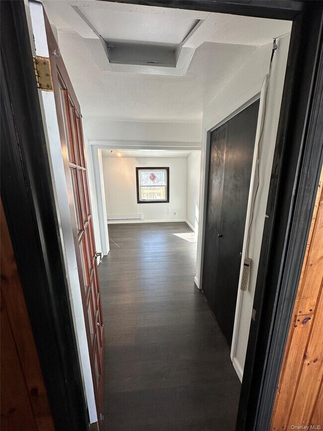 Building Photo - 69 Montrose Dr