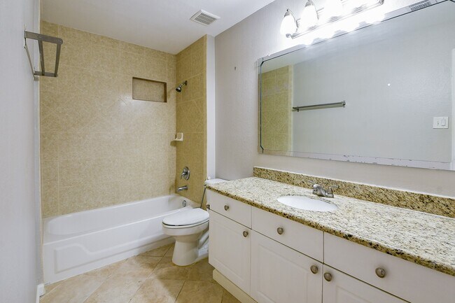 Building Photo - 18035 Somerset Knolls Ct