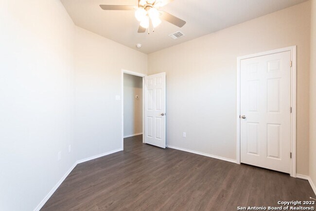 Building Photo - Luxury 3/2 Duplex in Seguin, Texas