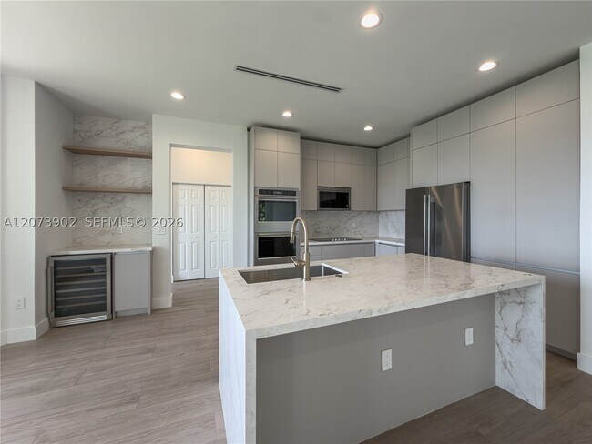 Building Photo - 5297 SW 183rd Ave