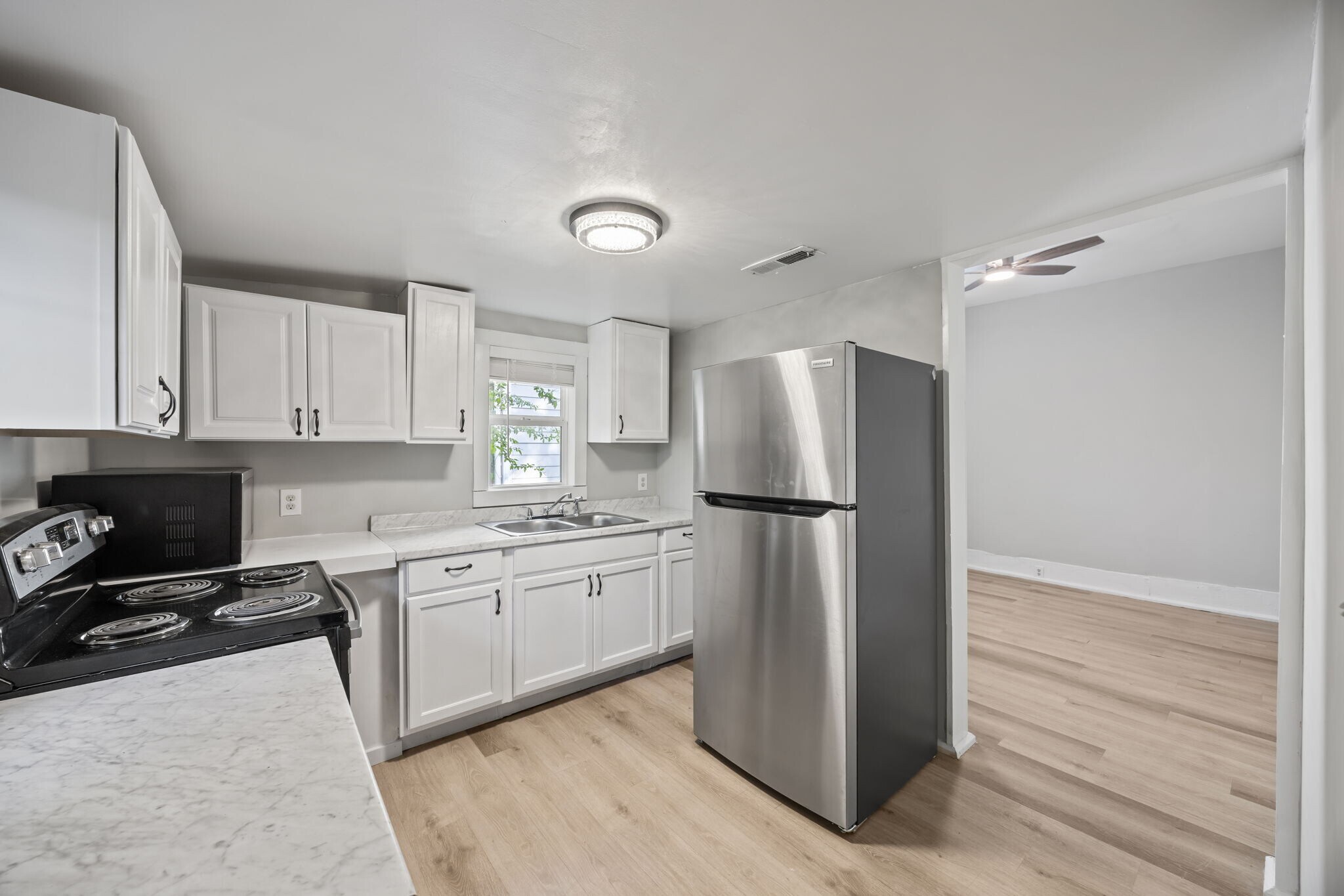 Building Photo - 818 Hanover St