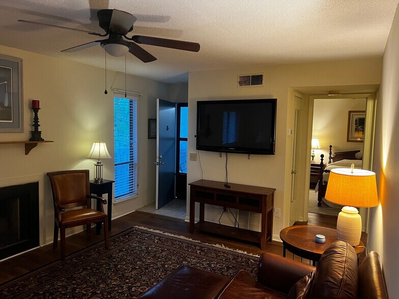 Building Photo - 3213 Heathstead Place