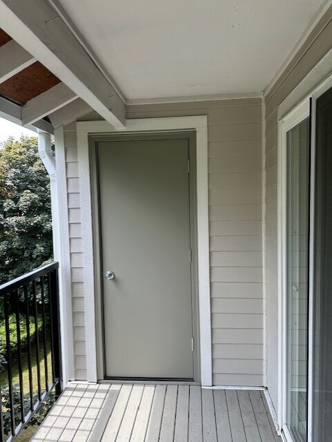 Storage-deck - 14324 126th Ave NE