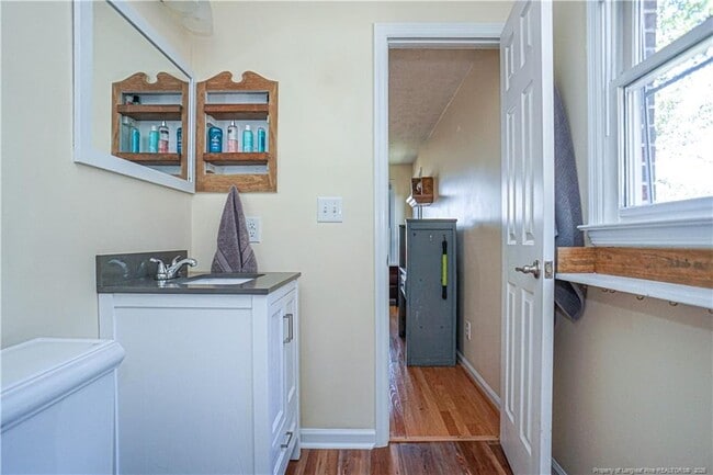 Building Photo - 184 E 12 Oaks Rd