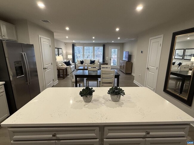 Building Photo - 5175 Lazy Branch Ln