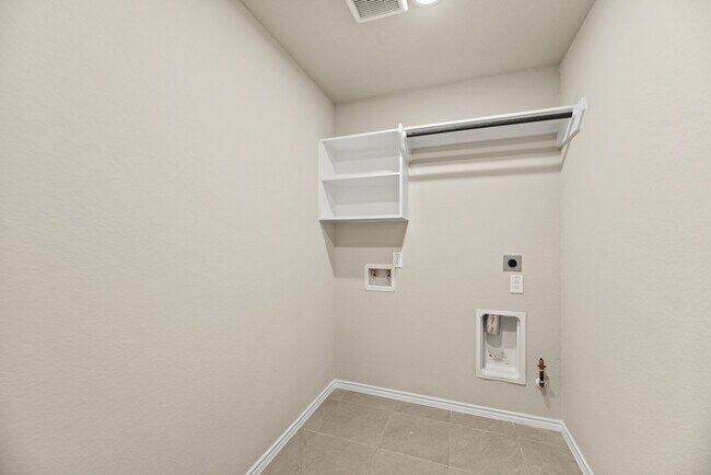 Building Photo - 1330 Lakeside Crk Rd