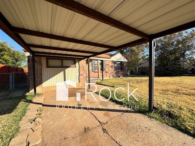 Building Photo - Charming Home with Real Wood Floors and Covered Parking ~ Offering 1 Month FREE Rent~