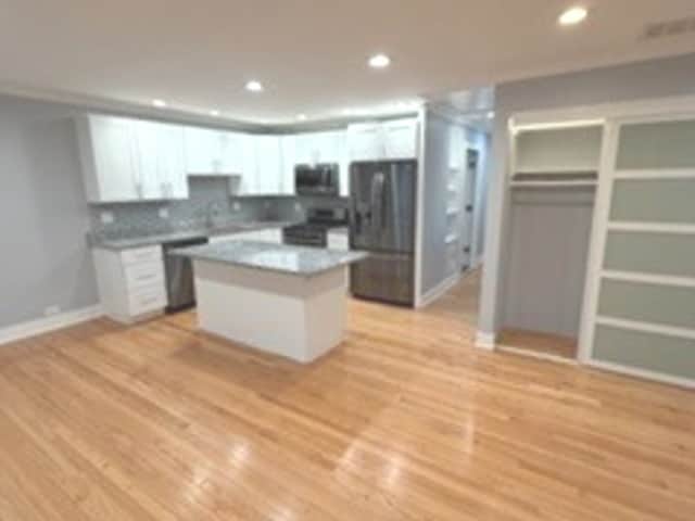 Building Photo - 6902 Lyons St