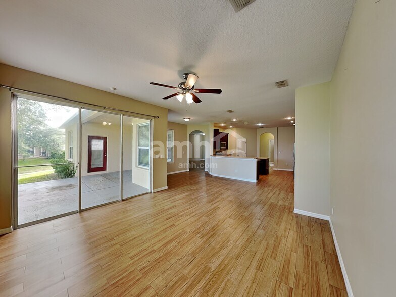 Building Photo - 526 Azalea Bloom Dr