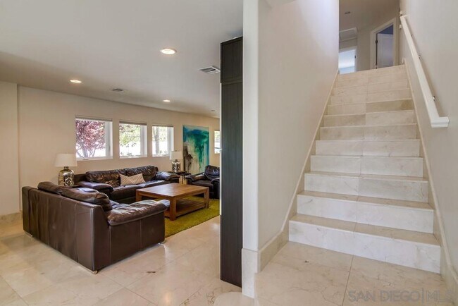 Building Photo - 657 Westbourne St