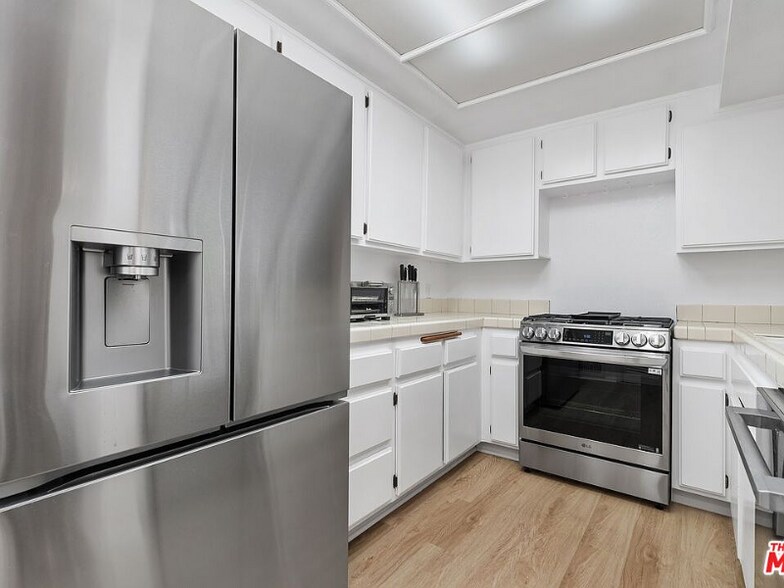 Building Photo - 3544 S Centinela Ave