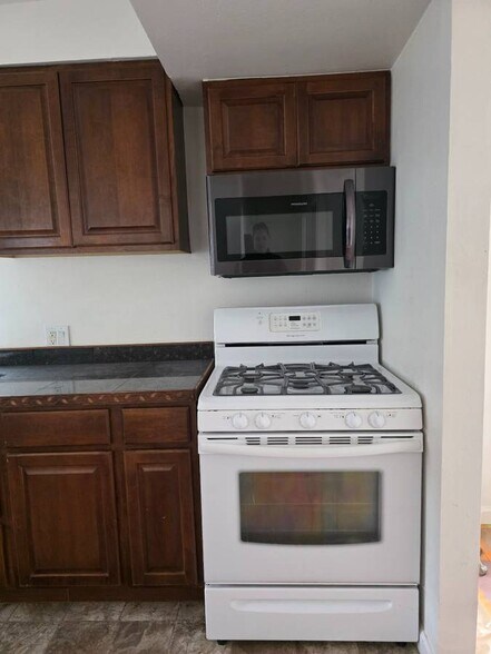 Kitchen - 2108 Marshallfield Ln