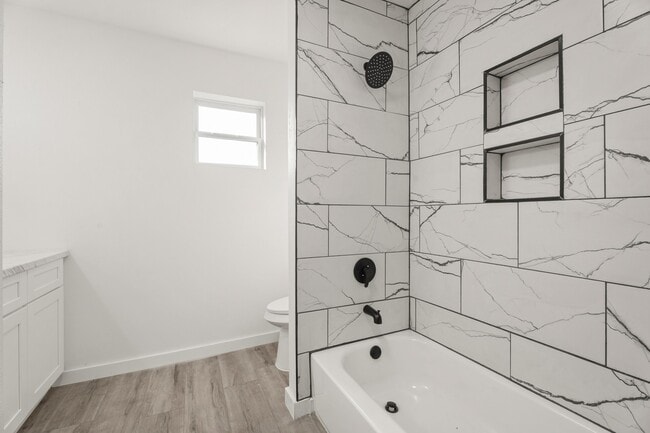 Building Photo - 125 18th Ave N