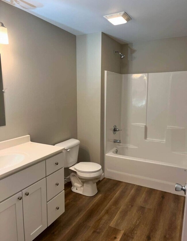 Building Photo - House for Rent – $1,400/month