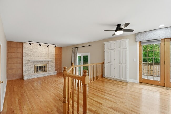 Building Photo - 4452 Burgundy Pl
