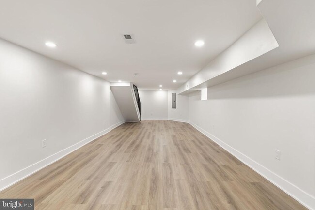 Building Photo - 5237 McKean Ave