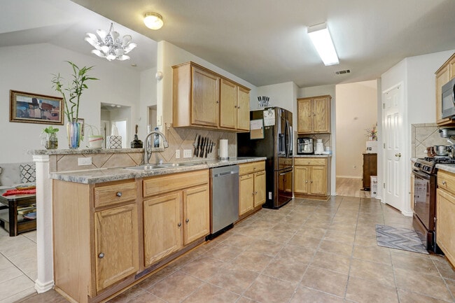 Building Photo - 6613 Cromarty Ln