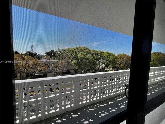 Building Photo - 1425 Arthur St