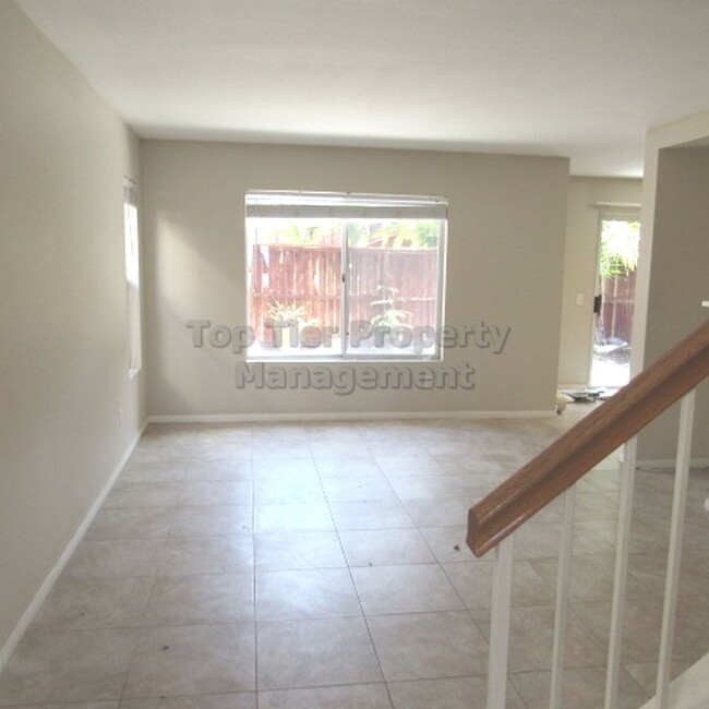 Building Photo - ****Beautiful 2 bed/2.5 bath House in Grea...