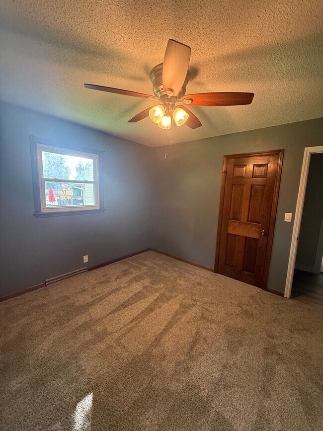 Building Photo - 112 Cottonwood Dr