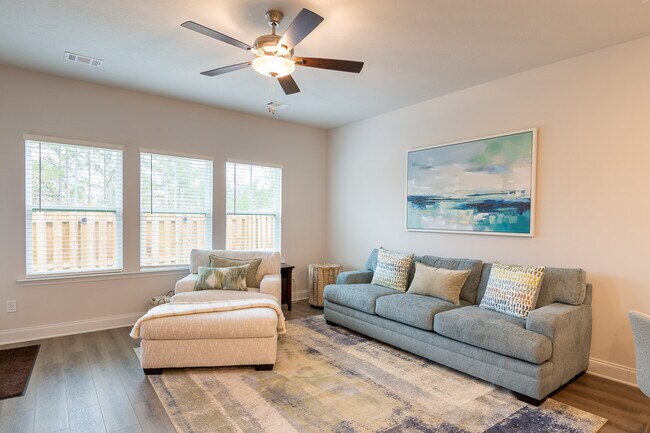 Building Photo - 1091 Primrose Dr
