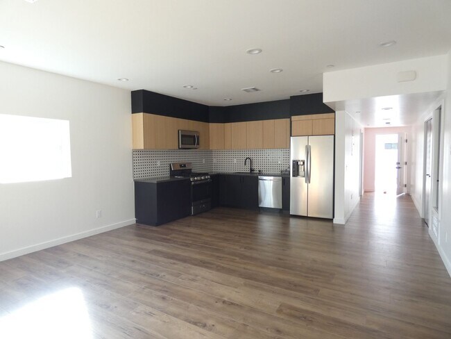Building Photo - 6034 Craner Ave