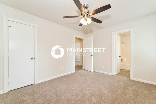 Building Photo - 4 Bedroom Pet-Friendly Home in Knoxville, TN with Main Street Renewal