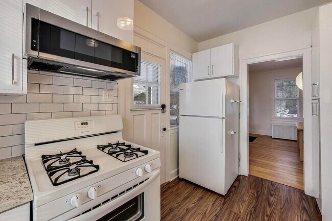 Building Photo - 1632 Wesley Ave