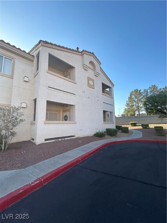 Building Photo - 855 N Stephanie St