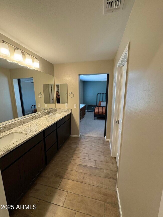 Building Photo - 17441 W Paraiso Ln