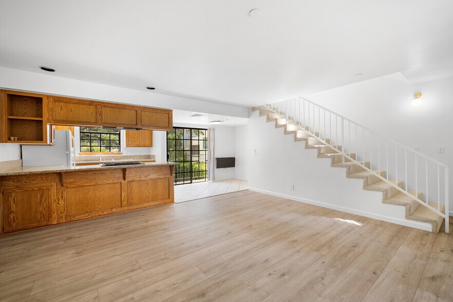 Building Photo - 2747 Hermosa Ave
