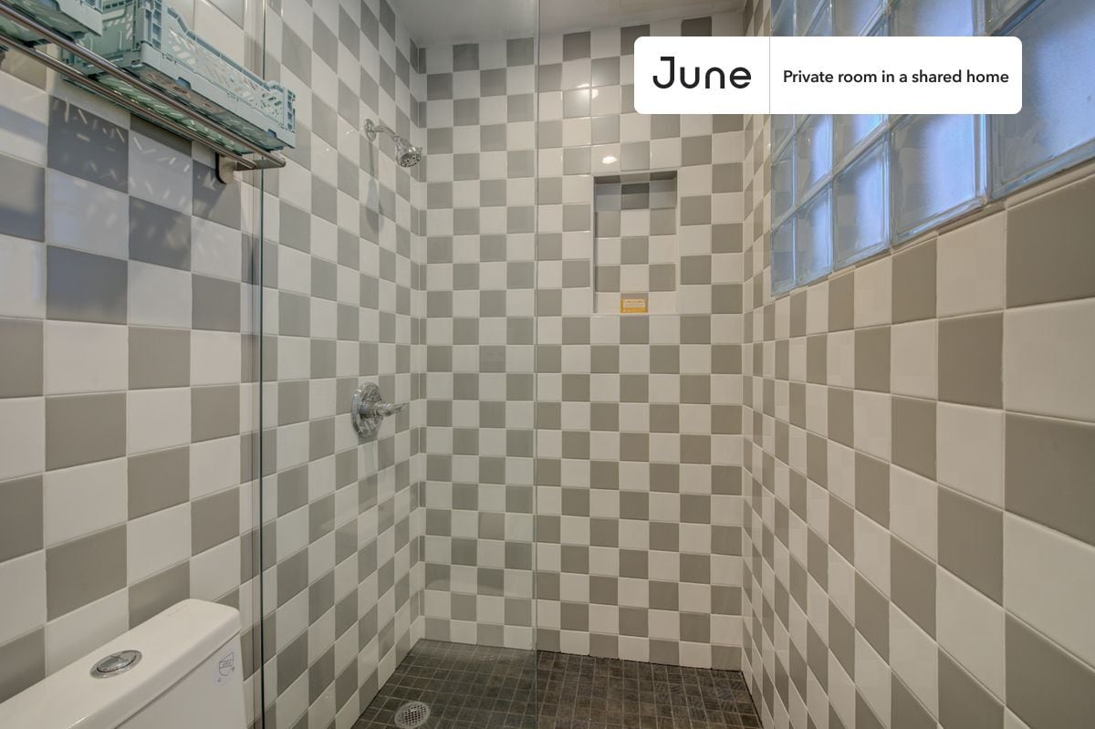 Building Photo - Spacious ROOM at The Maison Suydam