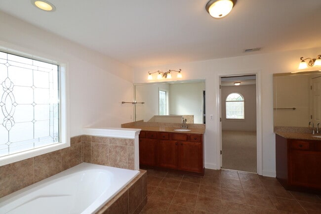 Building Photo - 417 Courchelle Dr