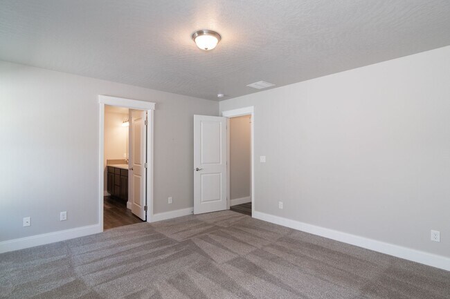 Building Photo - 3 Bed 2 Bath Single Level Morning Side Val...