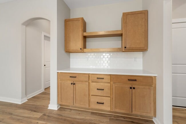 Building Photo - 2121 E Elk Rdg Ave