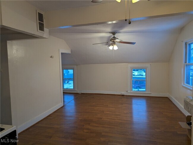 Building Photo - 203 S Diamond St