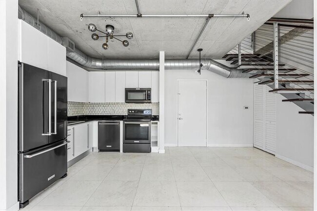 Building Photo - 690 SW 1st Ct